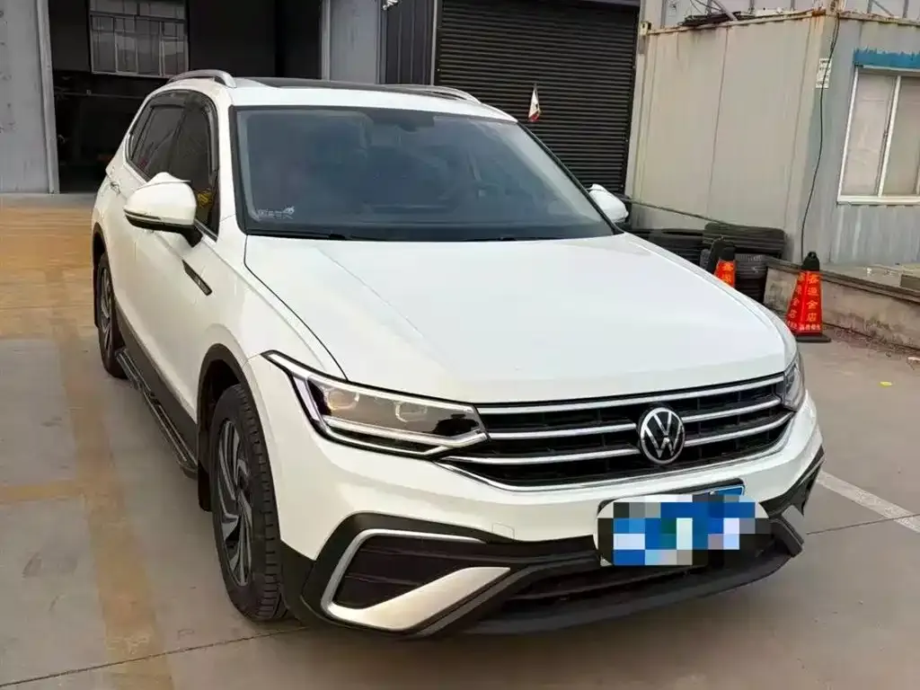 Volkswagen Tiguan L — фото 10
