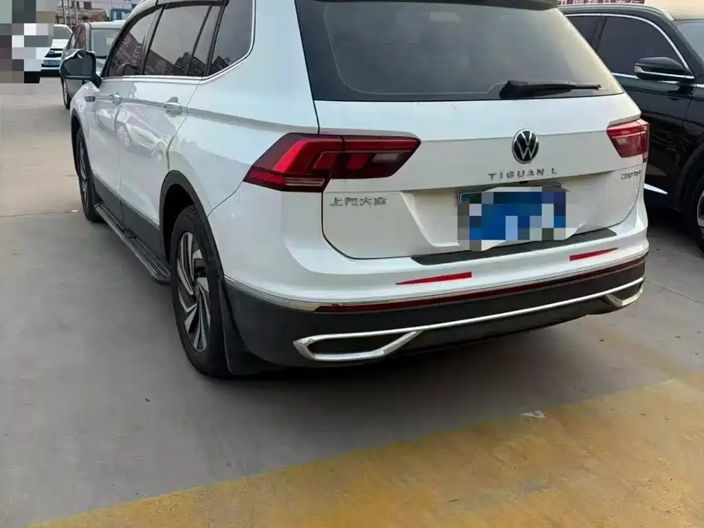 Volkswagen Tiguan L — фото 9