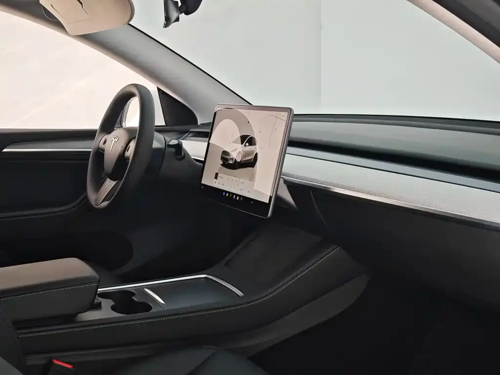 Tesla Model Y — фото 4