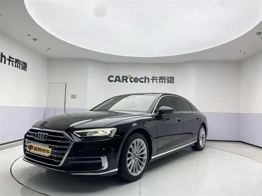 Audi A8 — фото 1