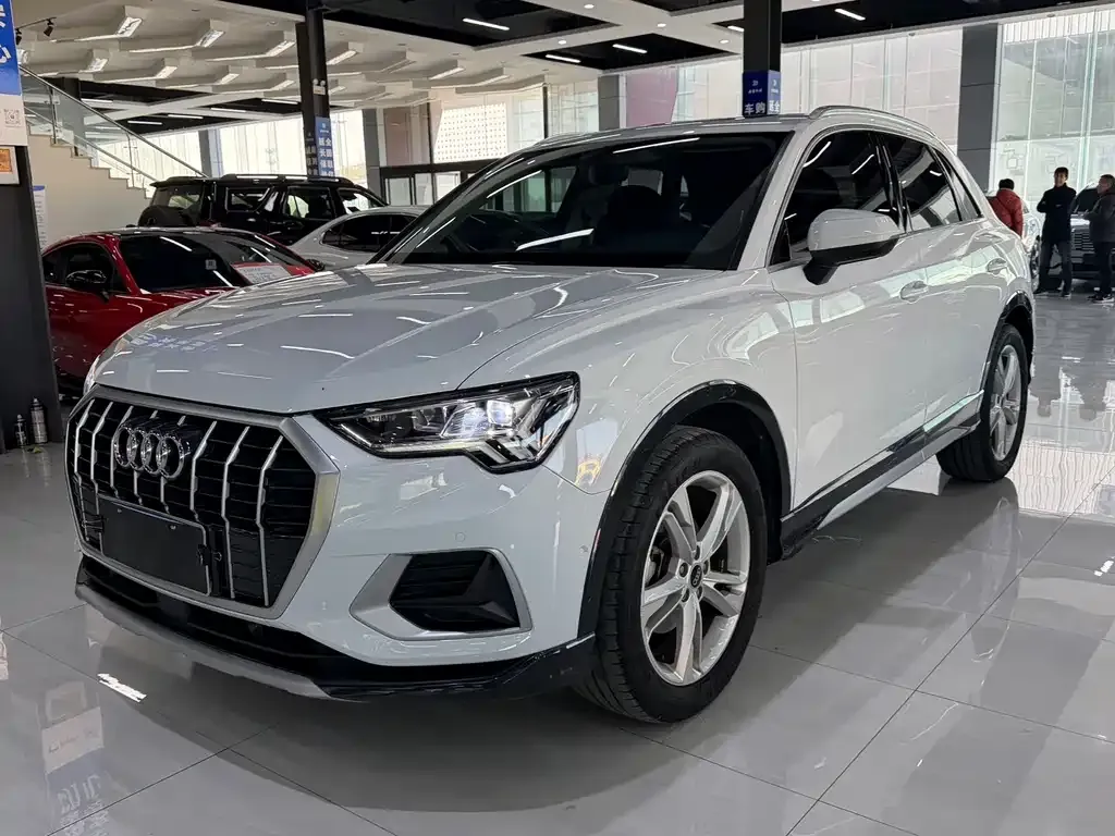 Audi Q3 — фото 1