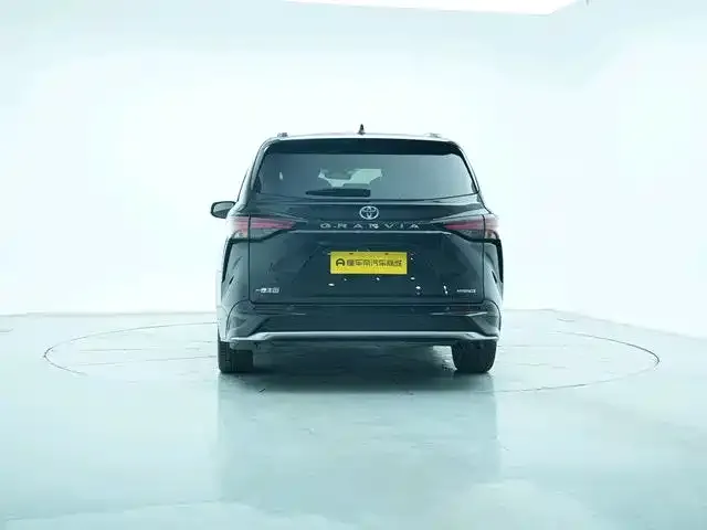 Toyota Granvia 2024 из CN, фото 7