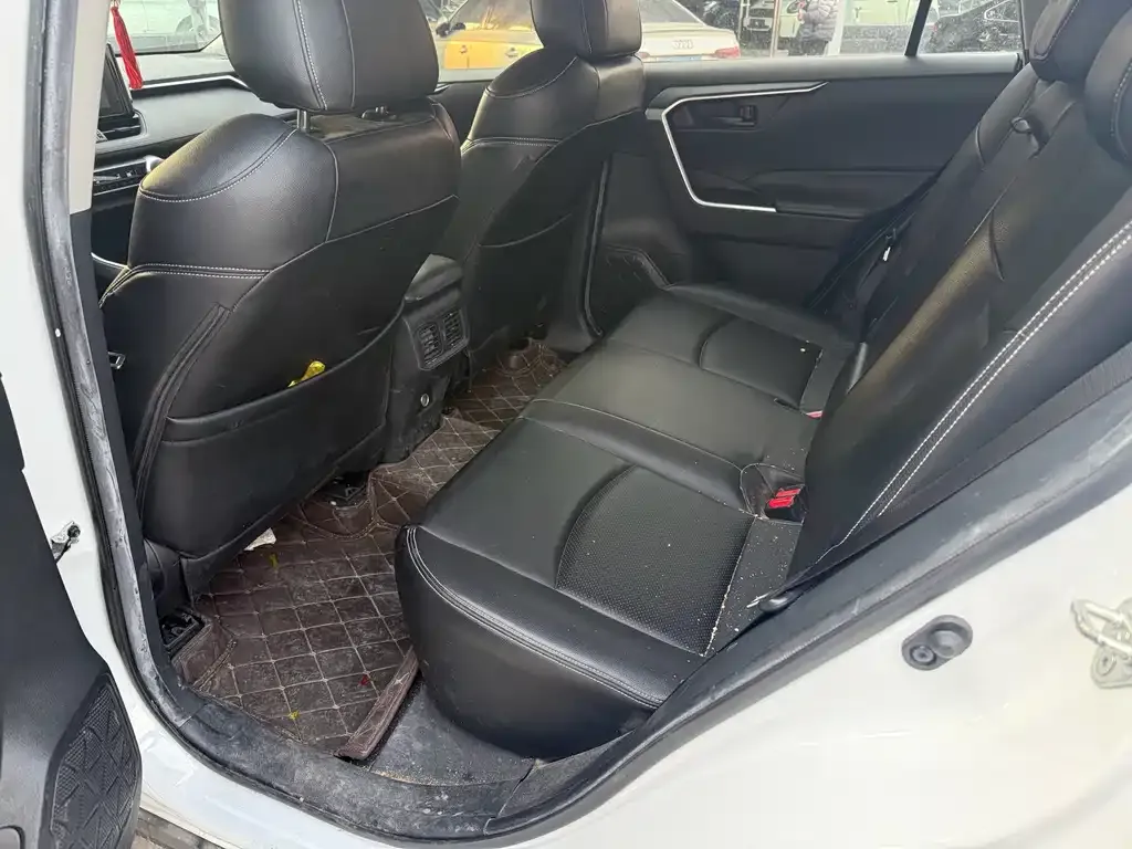 Toyota RAV4 2021 из CN, фото 2
