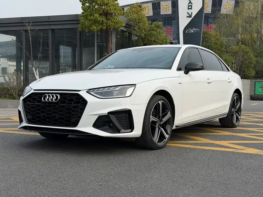 Audi A4L — фото 1