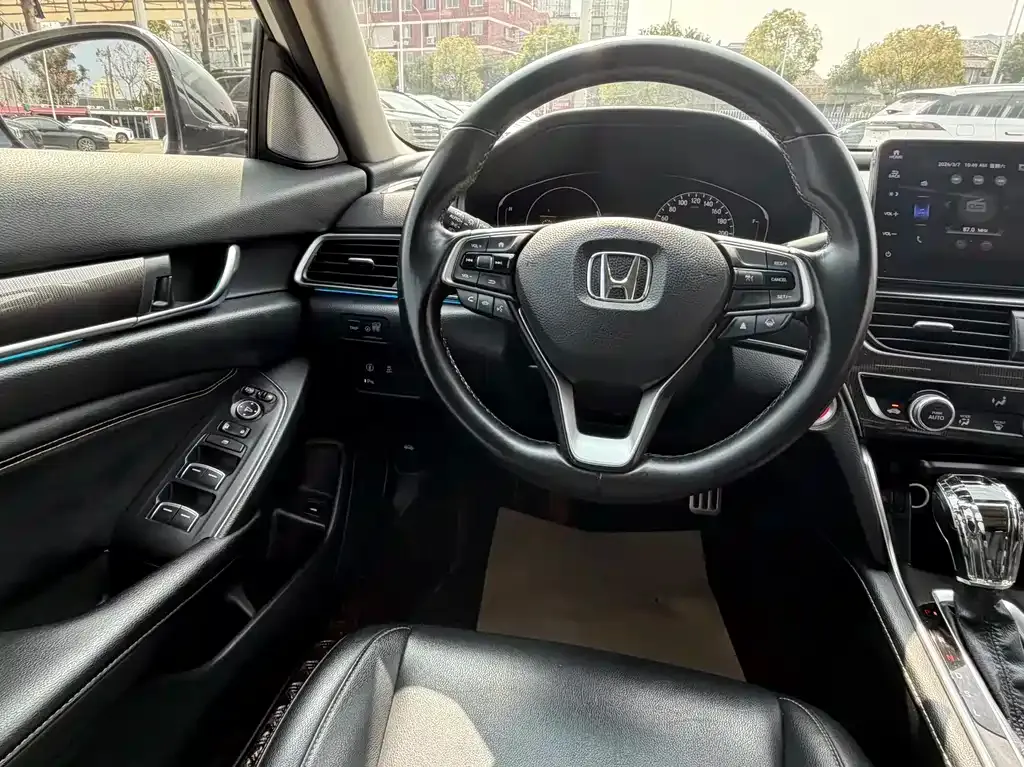 Honda Accord — фото 9