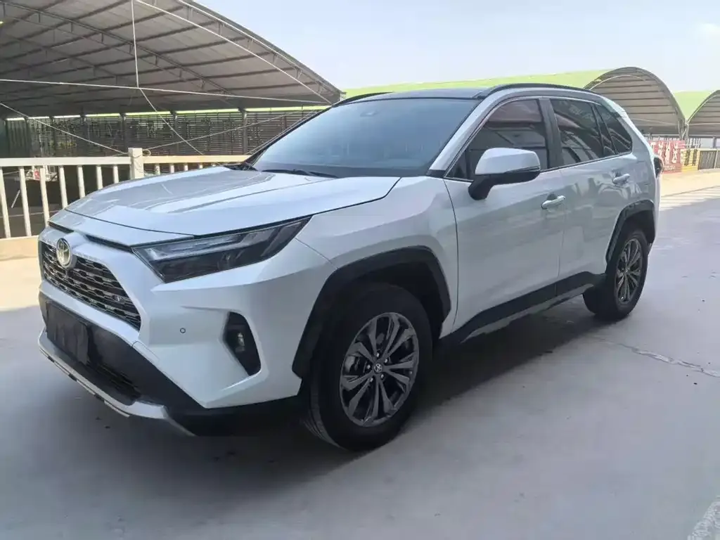 Toyota RAV4 — фото 1