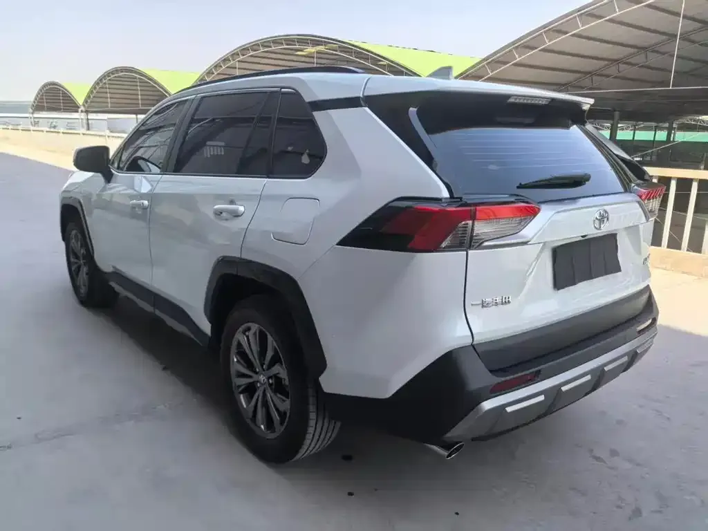 Toyota RAV4 — фото 6