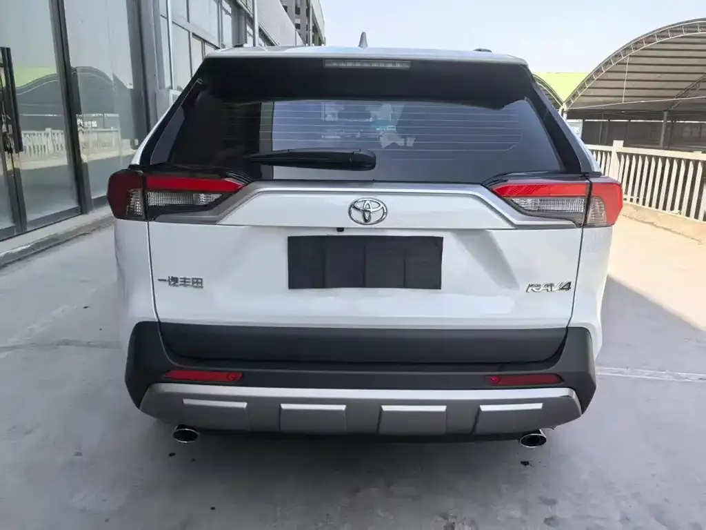 Toyota RAV4 — фото 4