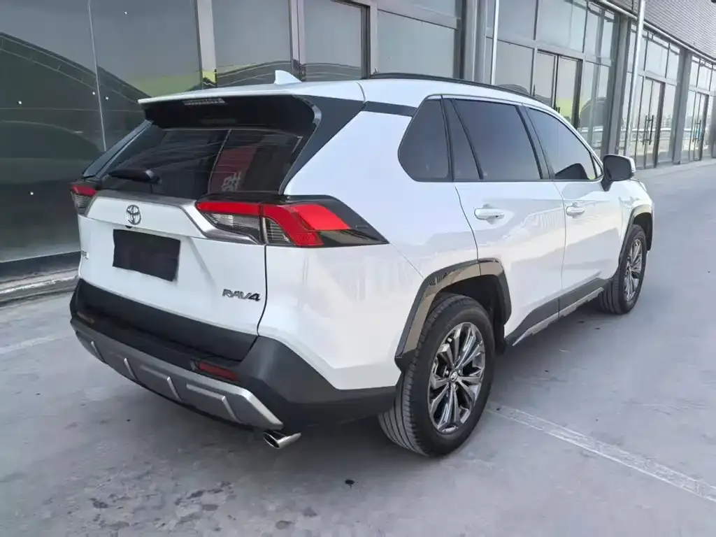 Toyota RAV4 — фото 5