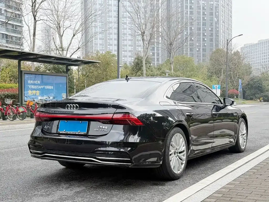 Audi A7L 2023 из CN, фото 10