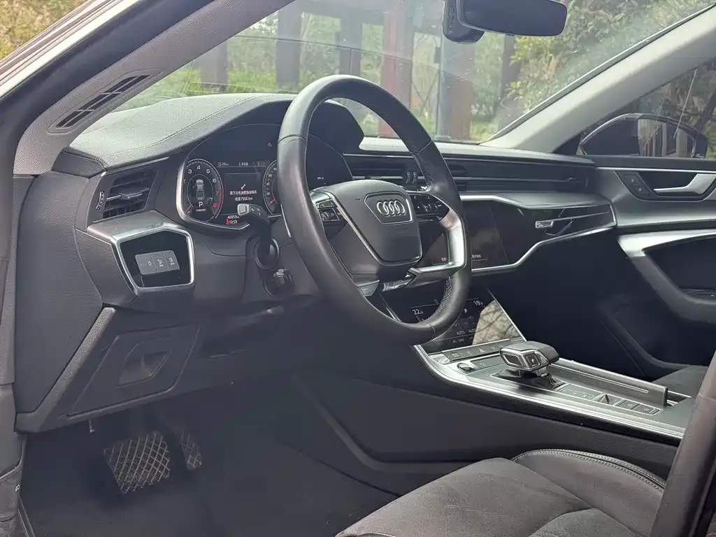Audi A7L 2023 из CN, фото 2