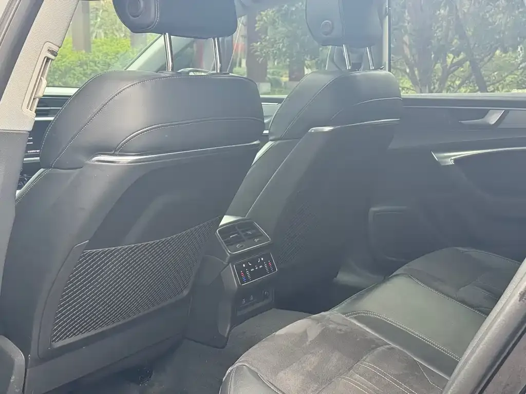 Audi A7L 2023 из CN, фото 8