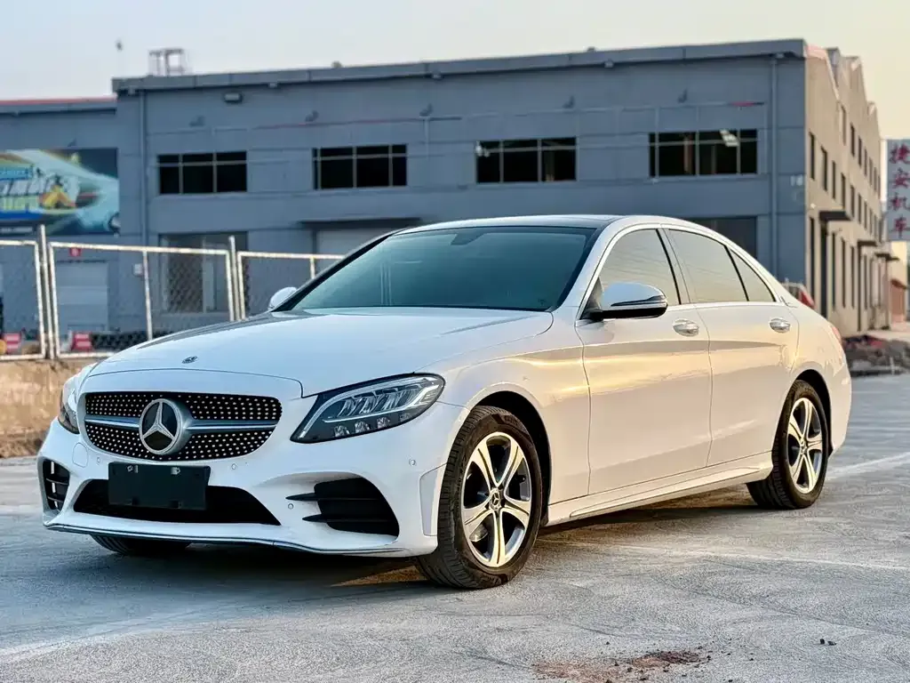 Mercedes-Benz C-Class — фото 1