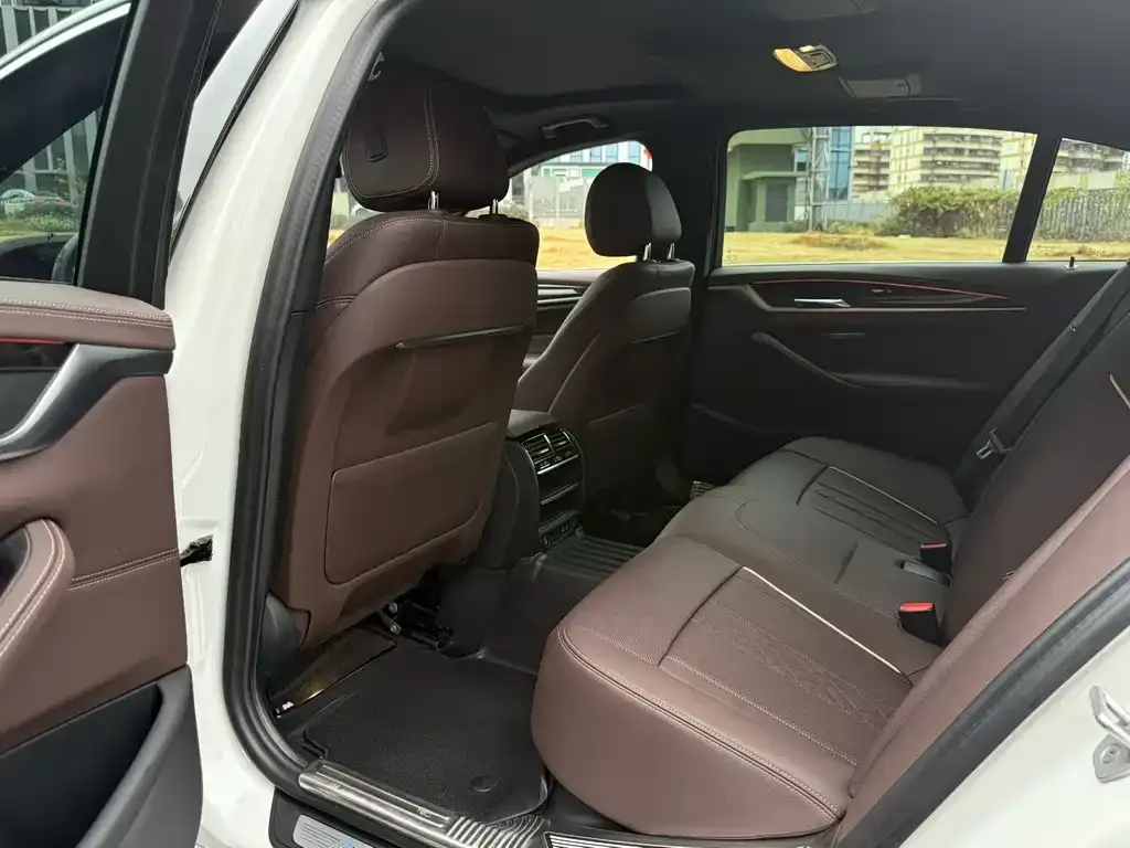 BMW 5 Series 2023 из CN, фото 2
