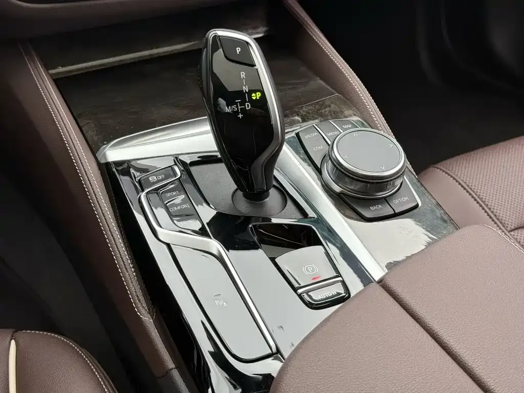 BMW 5 Series 2023 из CN, фото 3