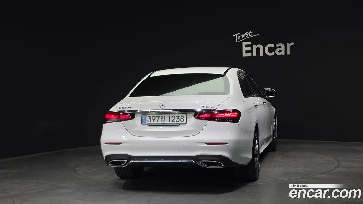 Mercedes-Benz E-Class — фото 9