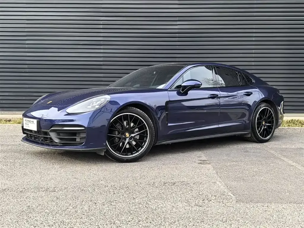 Porsche Panamera — фото 1