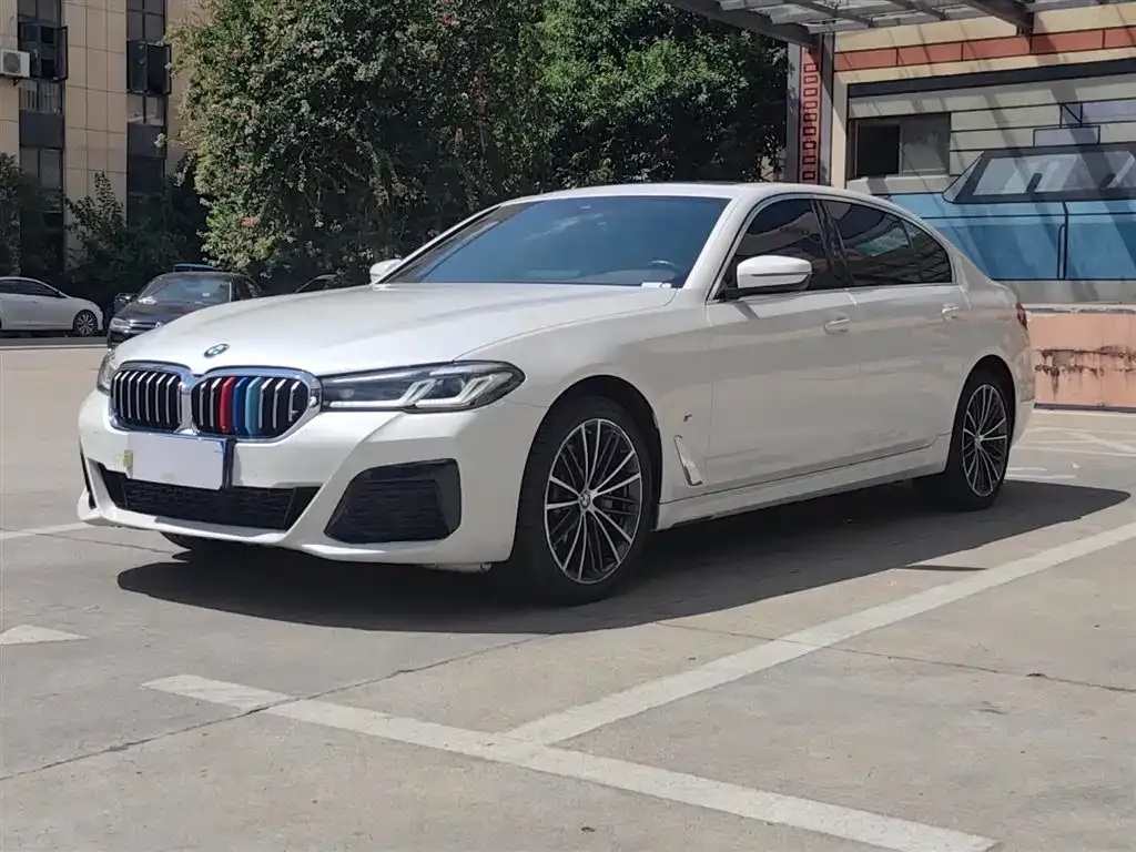 BMW 5 Series — фото 1