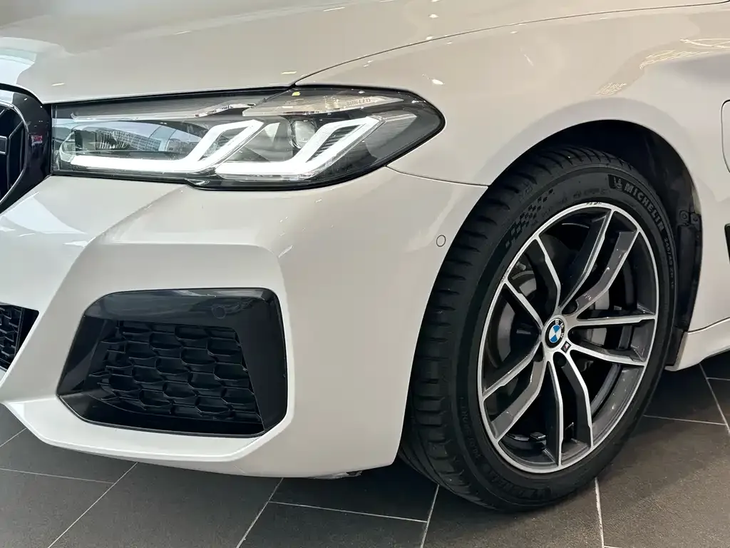 BMW 5 Series New Energy — фото 9