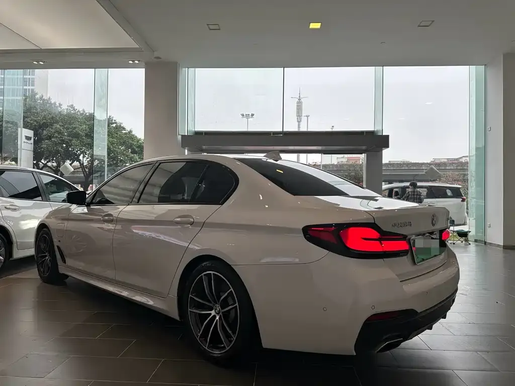 BMW 5 Series New Energy — фото 8