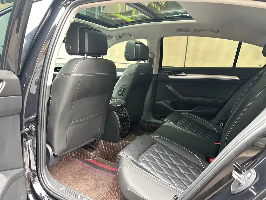 Volkswagen Magotan GTE PHEV 2022 из CN, фото 9