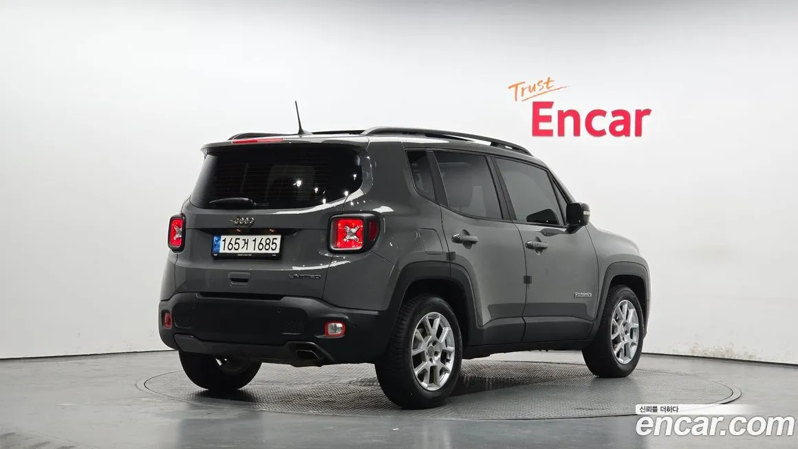 Jeep Renegade — фото 2