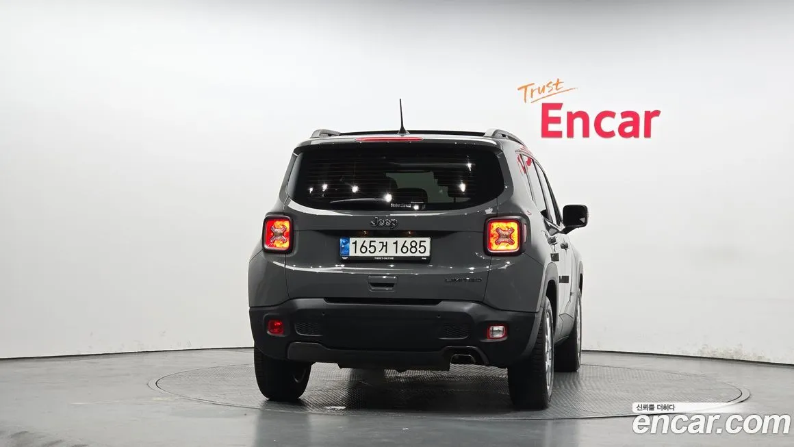 Jeep Renegade — фото 3