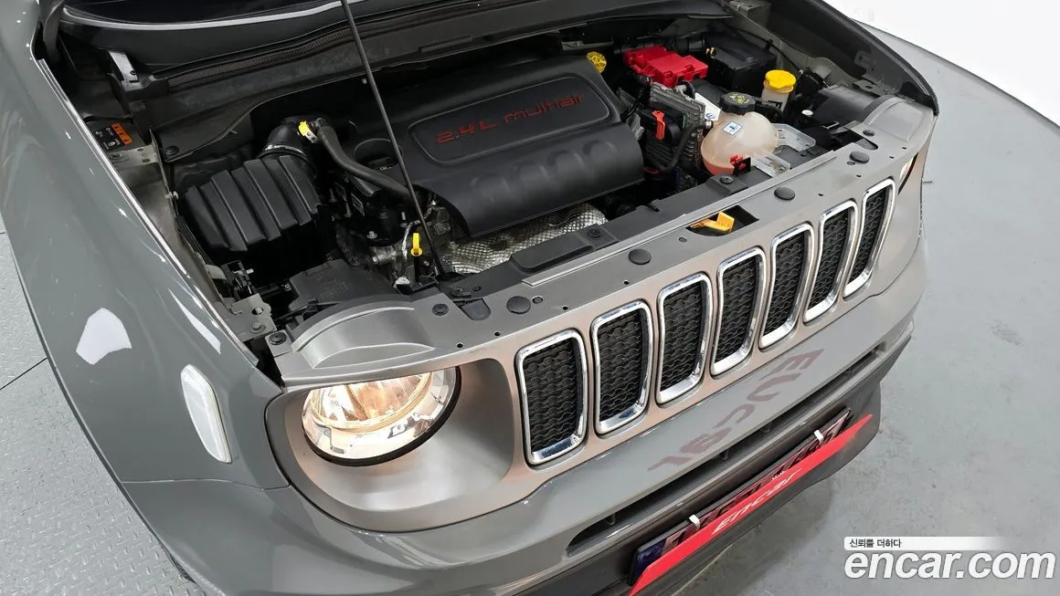 Jeep Renegade — фото 8