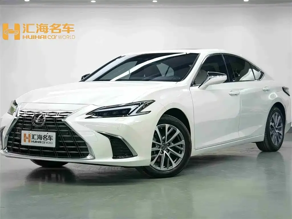 Lexus ES — фото 1