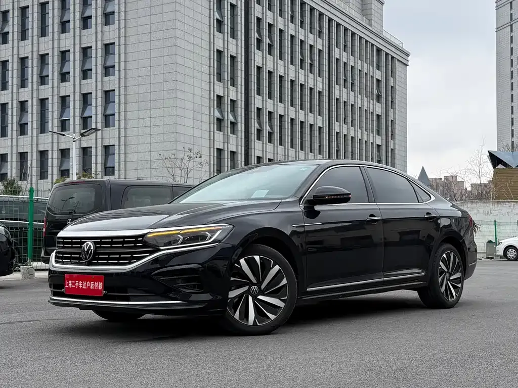 Volkswagen Passat — фото 1