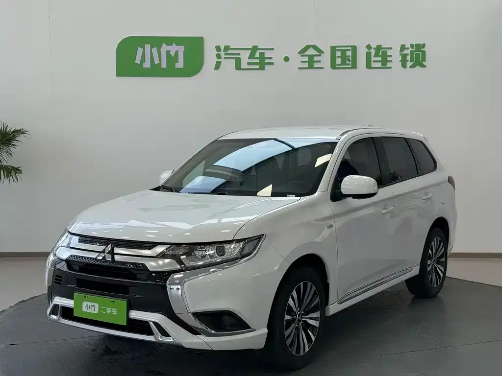 Mitsubishi Outlander — фото 1