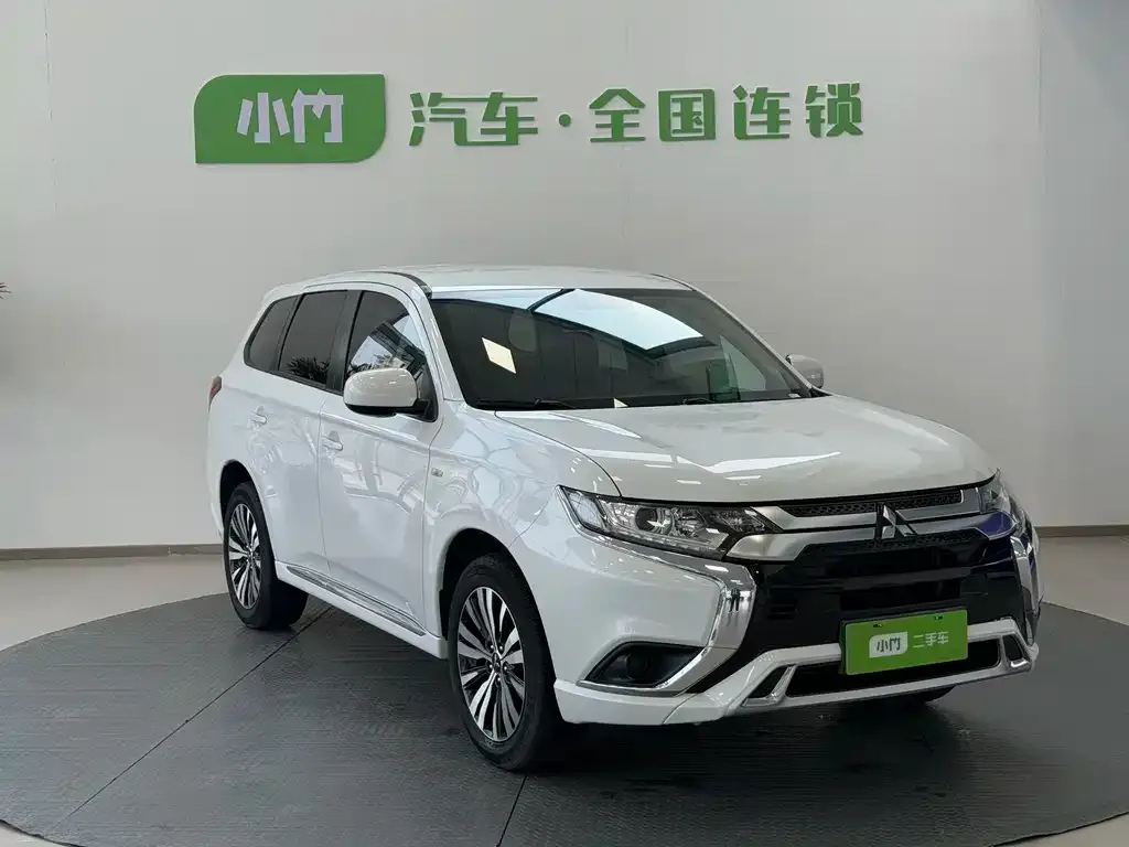 Mitsubishi Outlander — фото 5