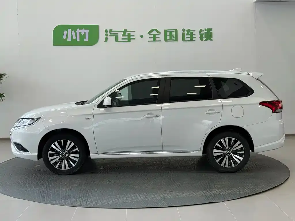 Mitsubishi Outlander — фото 3
