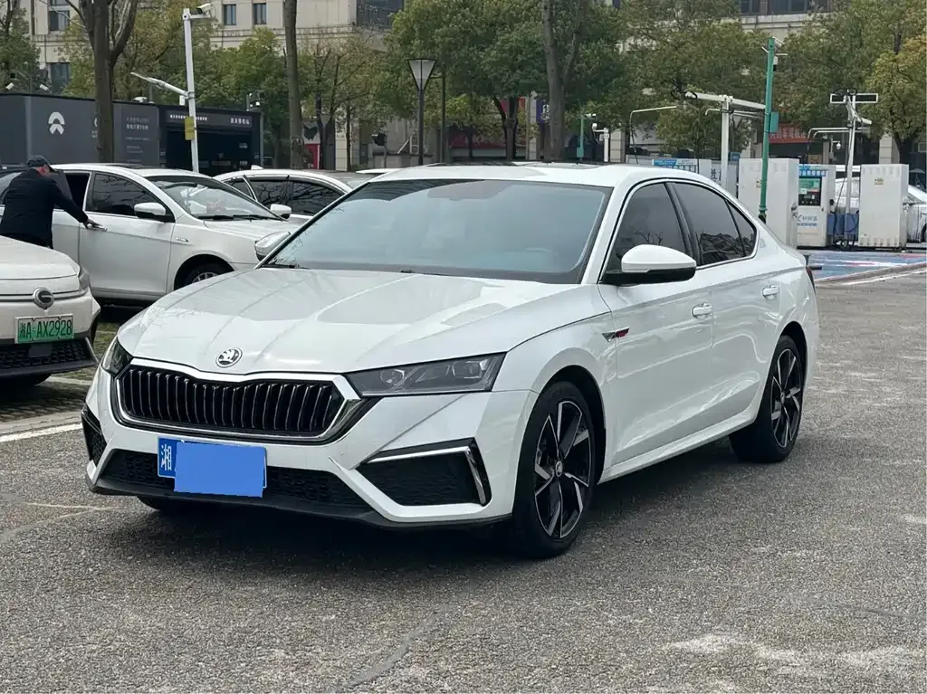 Skoda Octavia — фото 1