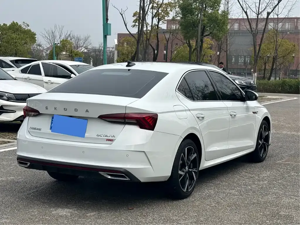 Skoda Octavia — фото 10