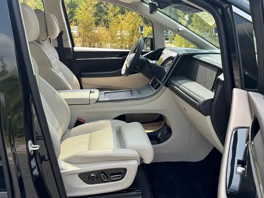 GAC Motor Trumpchi M8 — фото 9