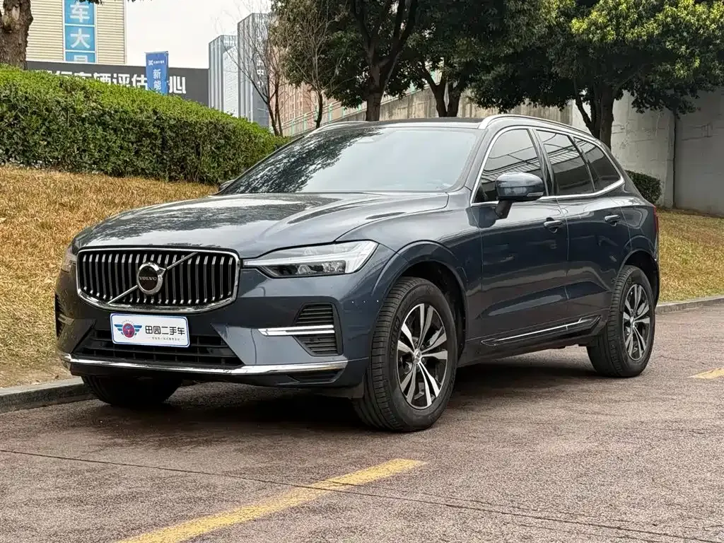 Volvo XC60 — фото 1