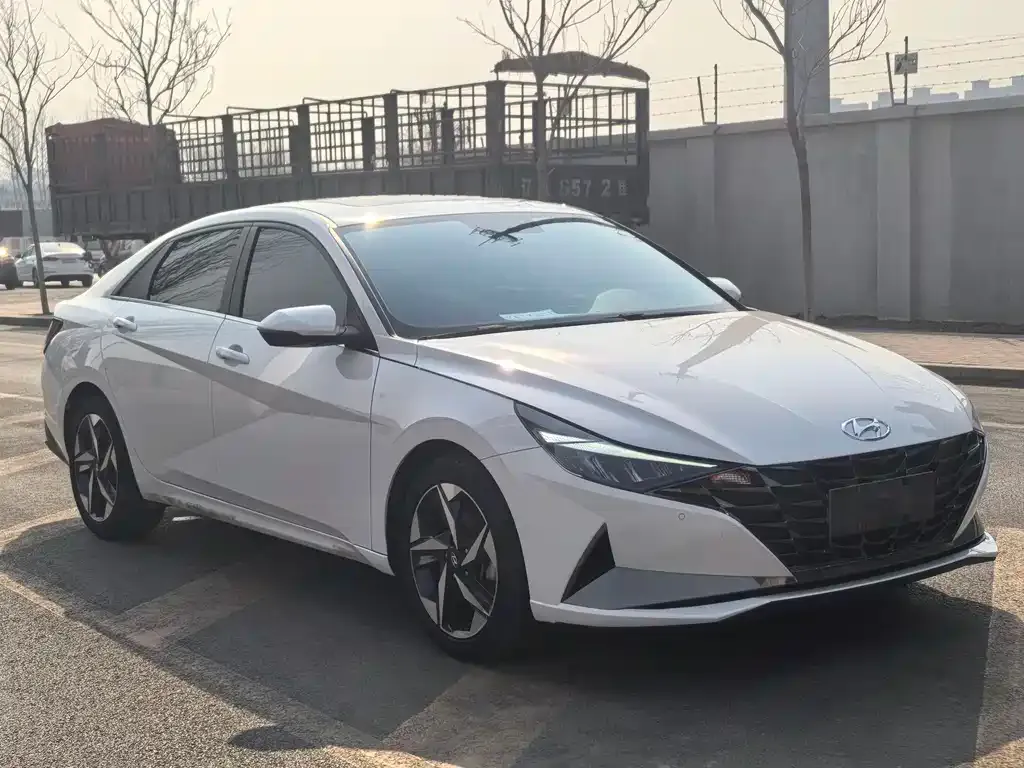 Hyundai Elantra 2023 из CN, фото 3