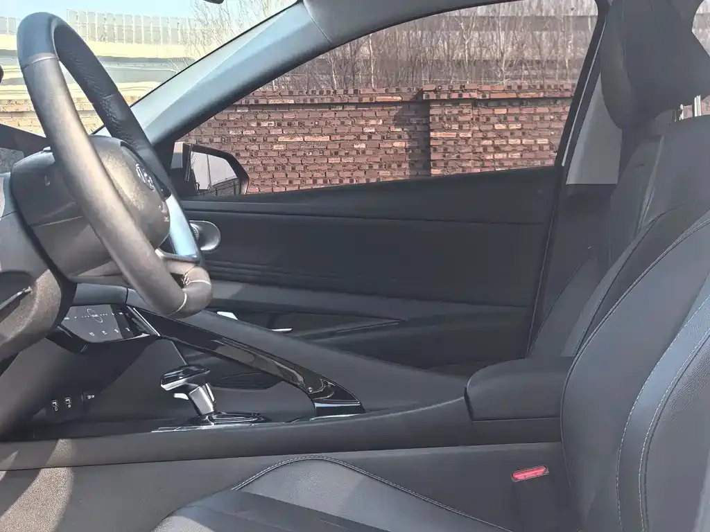 Hyundai Elantra 2023 из CN, фото 5