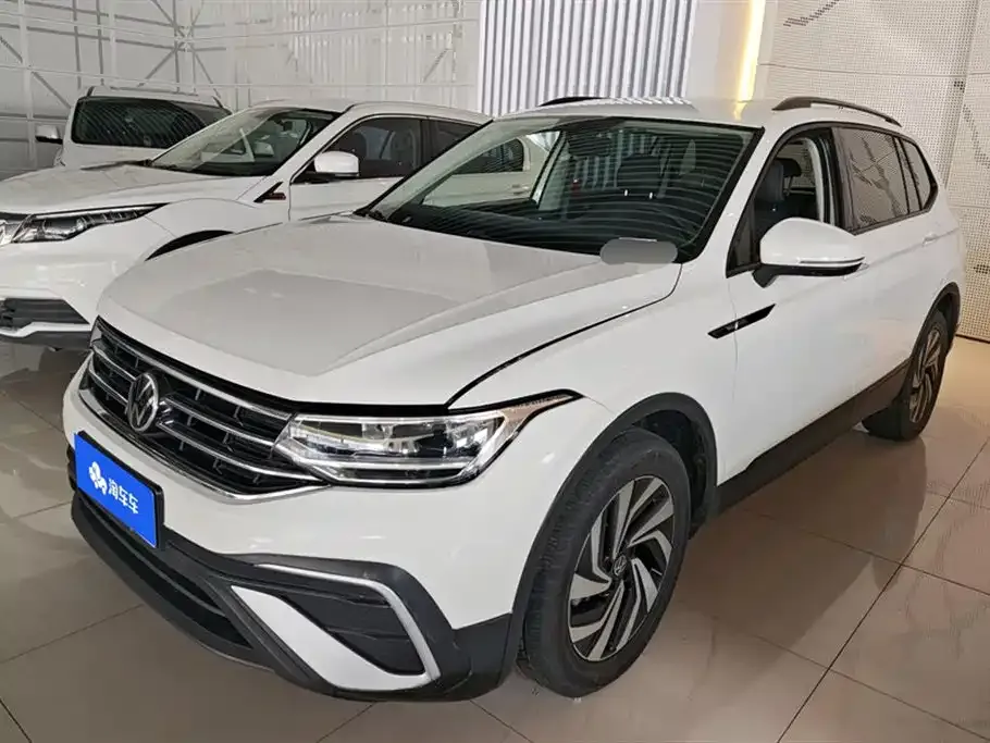 Volkswagen Tiguan L — фото 1