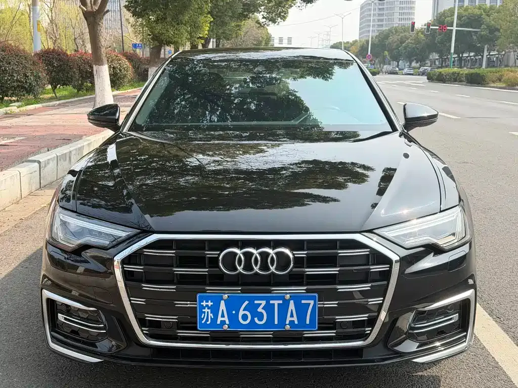 Audi A6L — фото 1