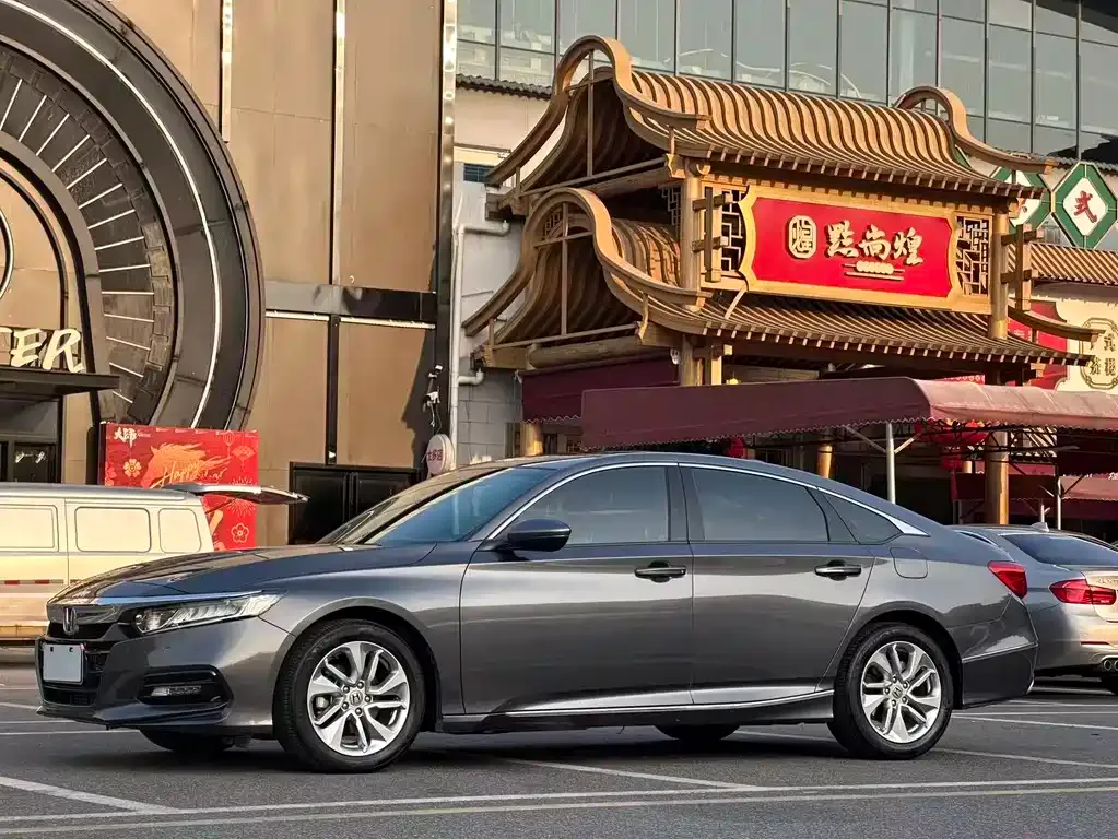 Honda Accord — фото 1