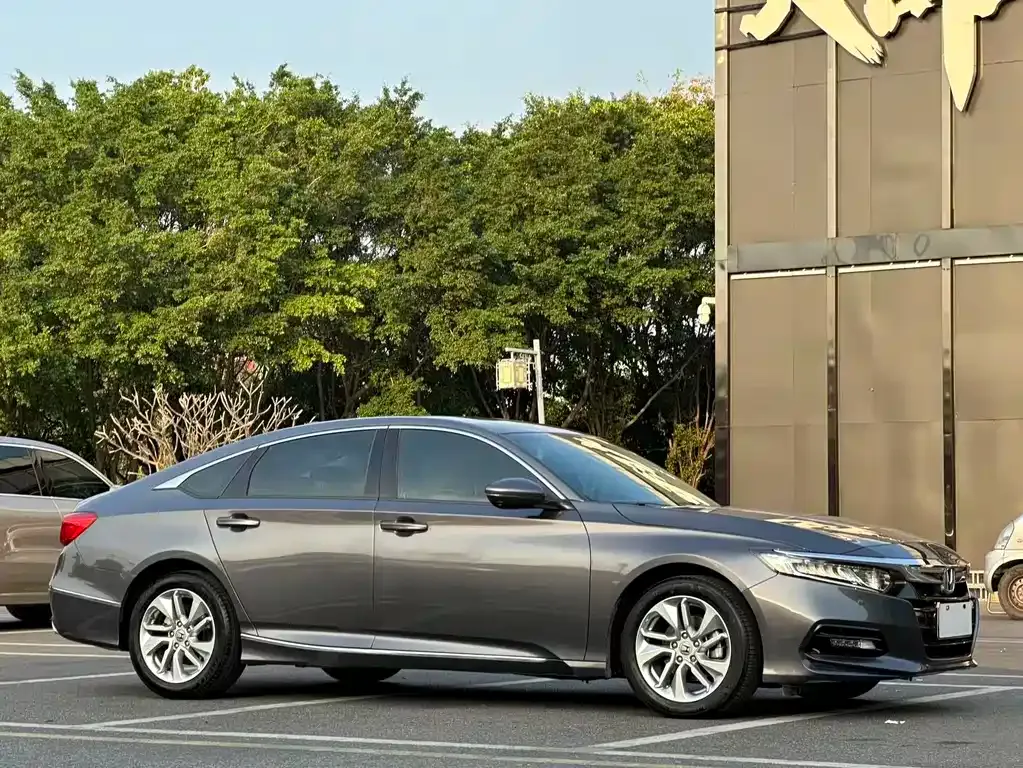 Honda Accord — фото 3