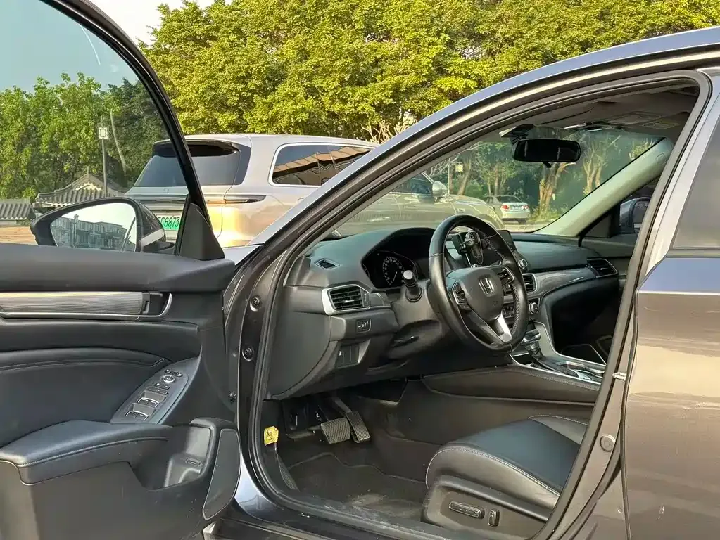 Honda Accord — фото 8