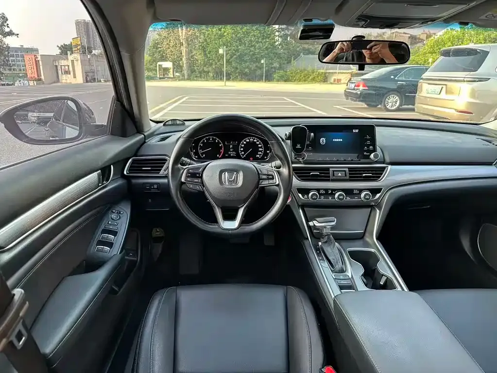 Honda Accord — фото 9