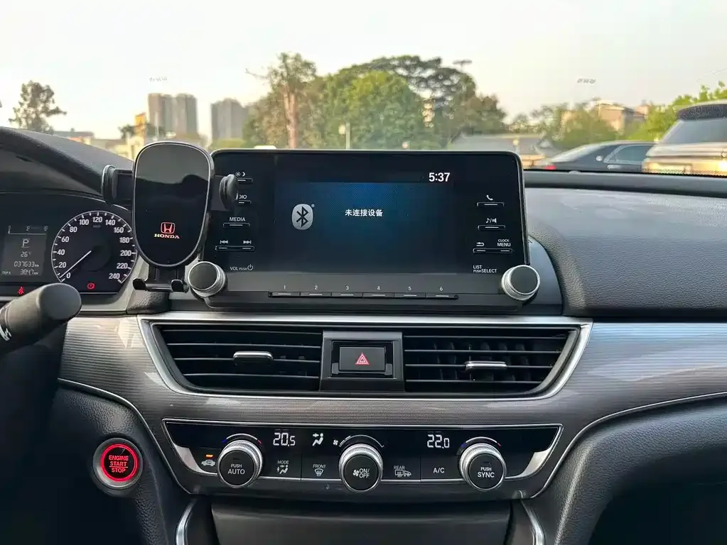 Honda Accord — фото 10