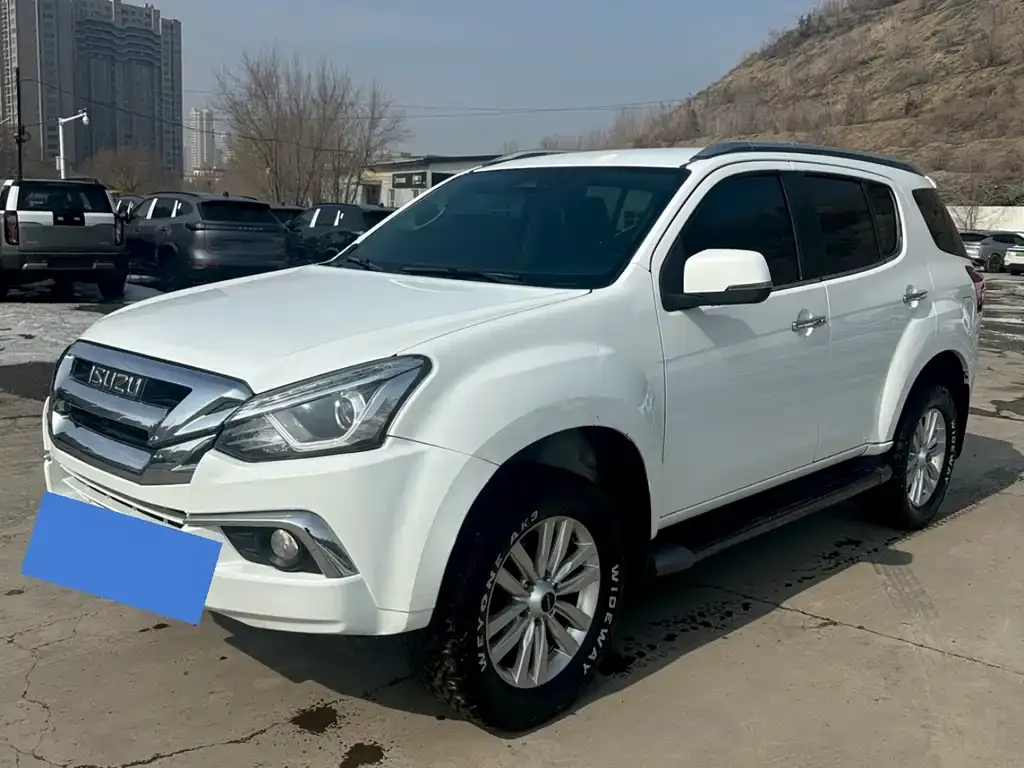 Isuzu MU-X 2023 из CN, фото 2
