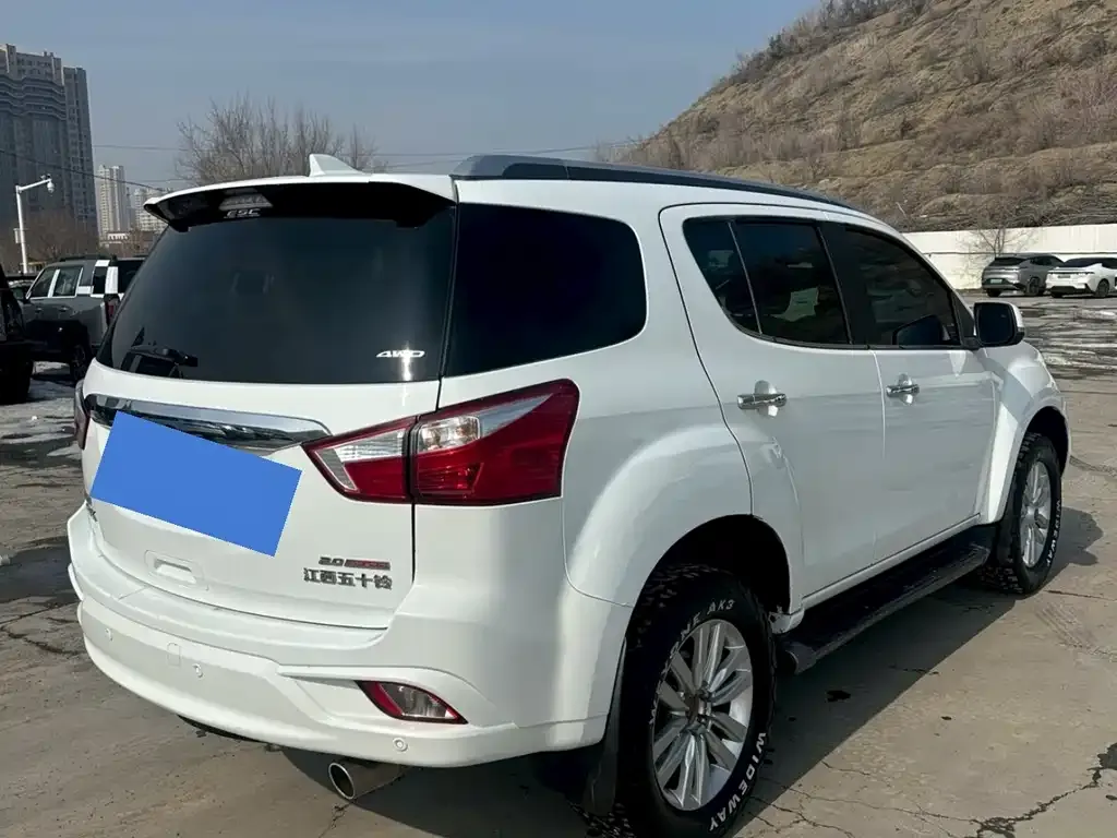 Isuzu MU-X 2023 из CN, фото 4
