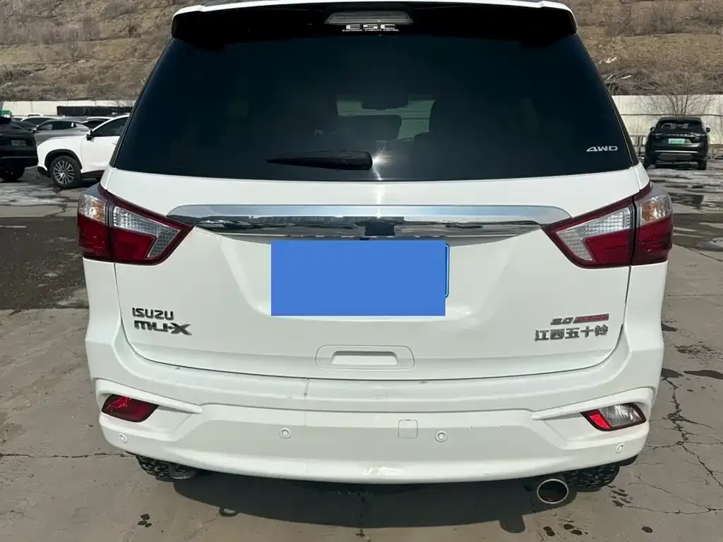 Isuzu MU-X 2023 из CN, фото 7