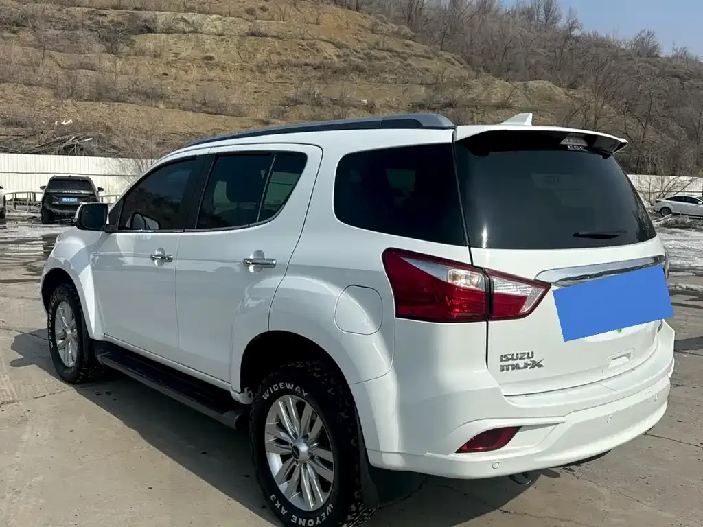 Isuzu MU-X 2023 из CN, фото 5